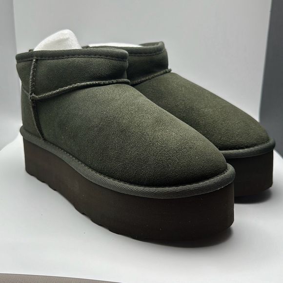 CUSHIONAIRE Women's Genuine Suede pull on platform boot 8 GREEN - Picture 1 of 7